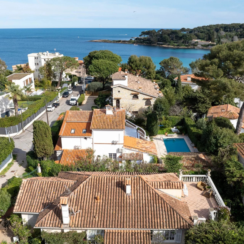 Co-exclusivité – Antibes – 3-4 pièces de 154m² dernier etg et grandes terrasses – Vue mer lateral