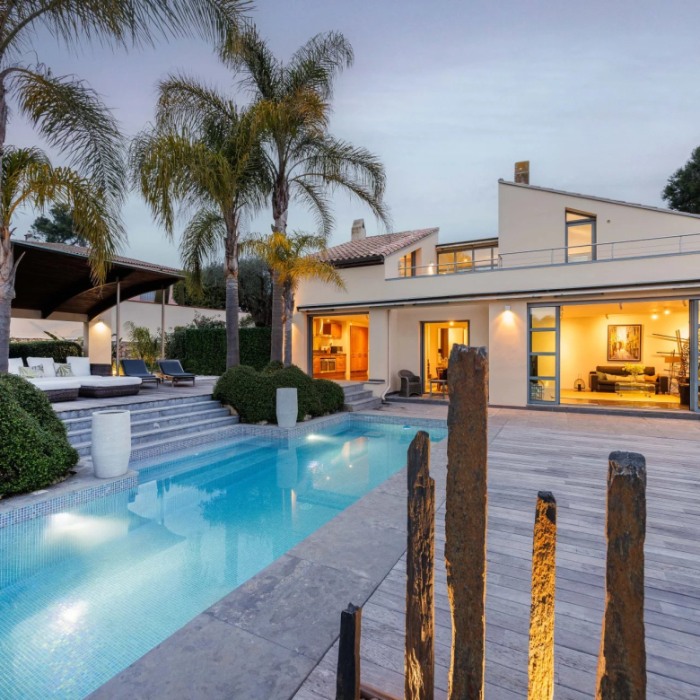 Maison  familiale  de  cinq  chambres  avec  la  plage  à  pieds