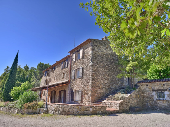 Bastide provençale d’exception sur un domaine privé de 20 hectares