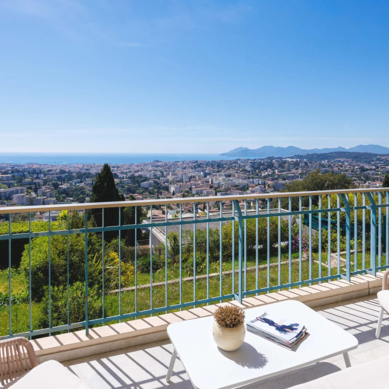 Élégante villa contemporaine face au golf – Bel Ombre