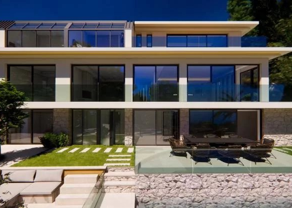 EZE  – proche de Monaco -Villa avec vue mer et superbe piscine.  Projet d’extension et de rénovation accordé