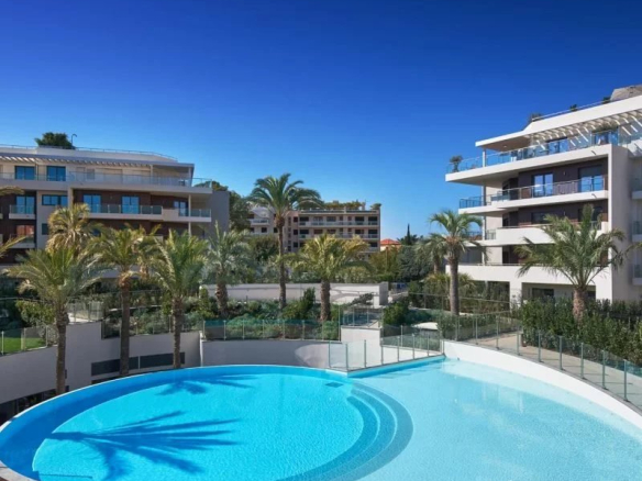 EXCLUSIVITE- CAP D’ANTIBES -RARE-Superbe appartement de 101m2 et grande terrasse dans résidence d’exception