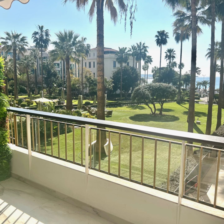 CANNES – CROISETTE: Luxury apartment – ​​3 bedrooms, sea view, garage