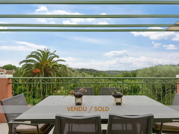 SOLD Co-Exclusive Listing – Roquefort les Pins – 3 rooms in perfect condition – Swimming pool – Panoramic view