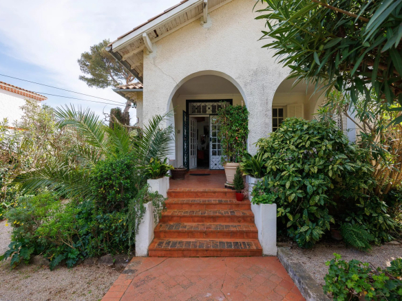 Entrance to a villa with a green garden in Cap d'Antibes.