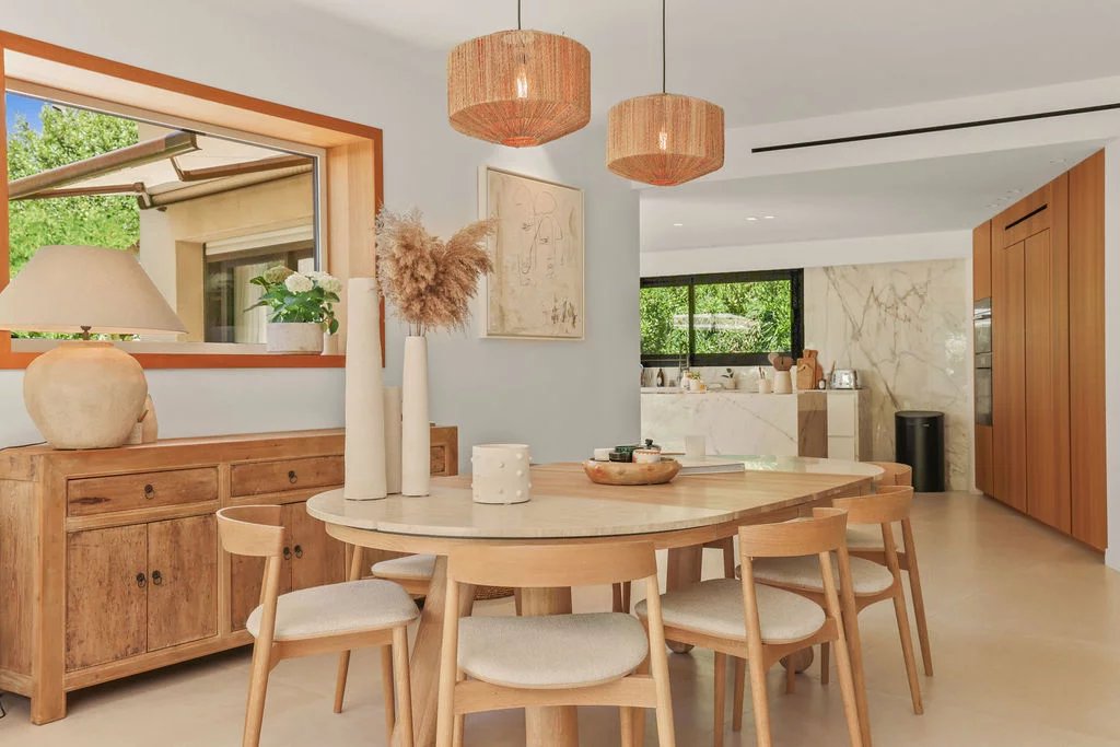 Elegant interior of a villa in Le Cannet Interior of a modern villa with dining room and open kitchen, tastefully decorated.