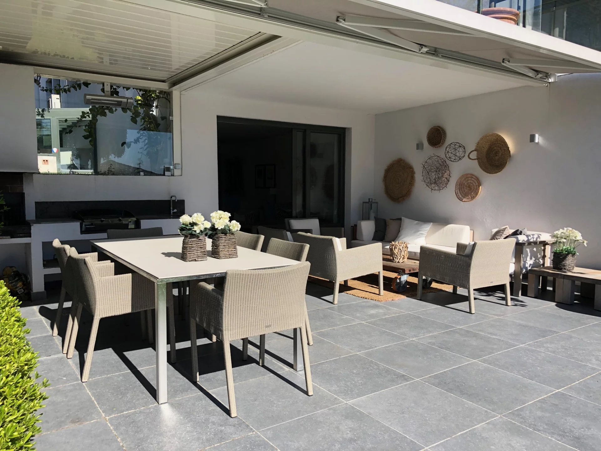 Apartment terrace in Antibes Terrace of a raised ground-floor apartment with modern furniture and outdoor decoration in Antibes.