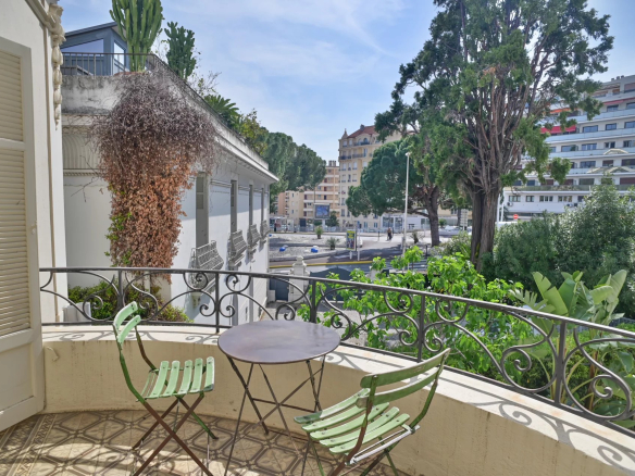 Luxury real estate photo | Charming Properties