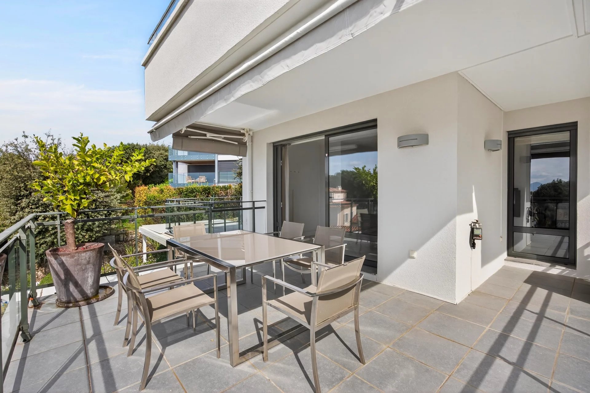 Terrace with sea view in Antibes Terrace of a modern apartment with sea view in Antibes, garden furniture in place.