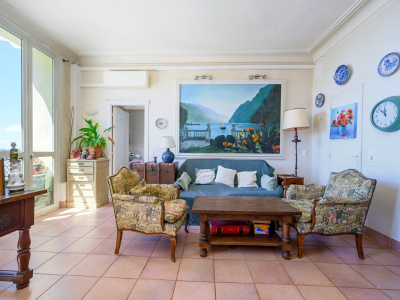Interior of a 3-room apartment in Cannes with a view of the Old Port, vintage furniture and authentic decoration.