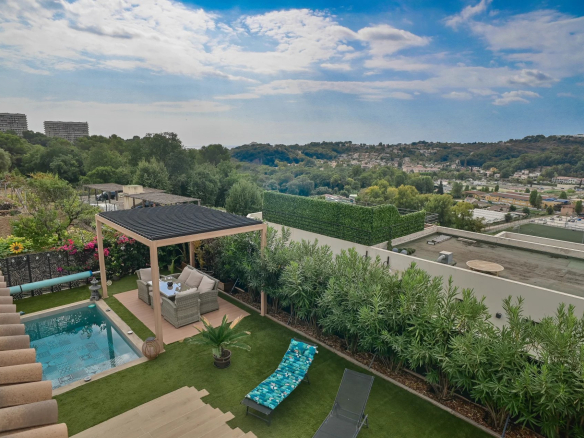 View of a contemporary villa with swimming pool and garden in Villeneuve-Loubet.