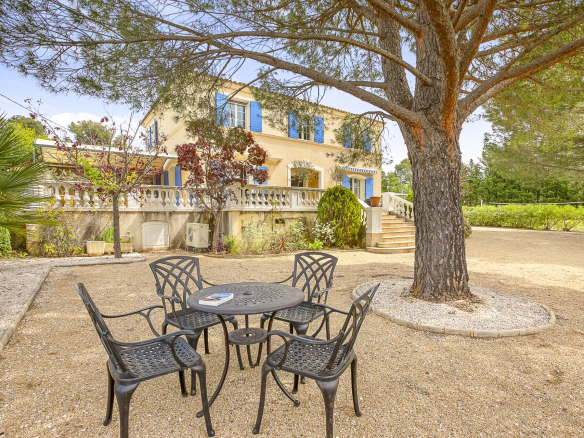 Propriété avec villa et appartement indépendant sur terrain paysager, Draguignan.
