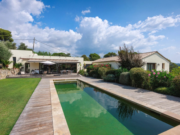 Bastide rénovée de 1887 avec piscine et jardin à Mougins.