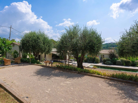 Bastide rénovée de 1887 avec jardin paysager à Mougins