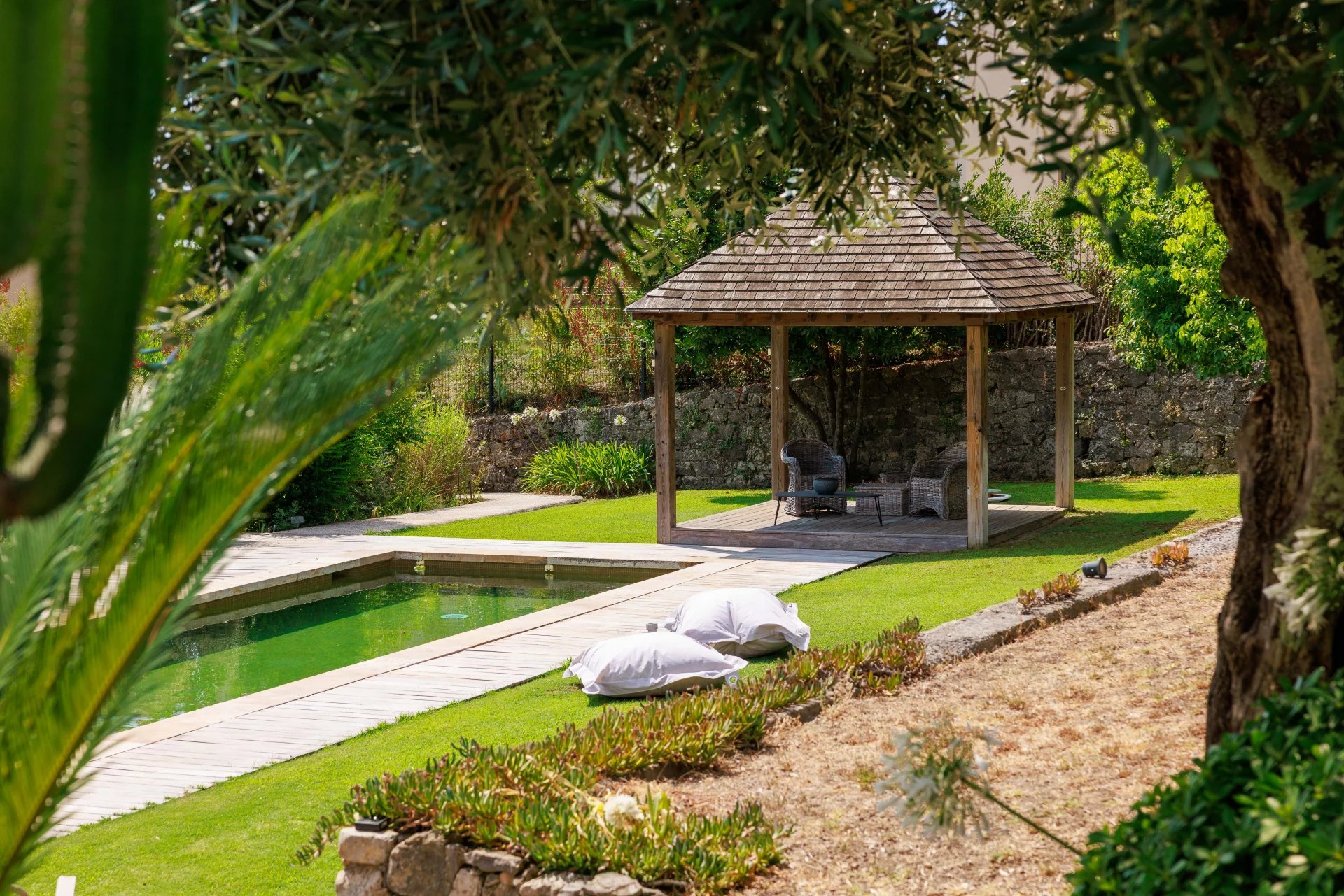 Bastide élégante à Mougins Bastide rénovée avec piscine et espace détente à Mougins.
