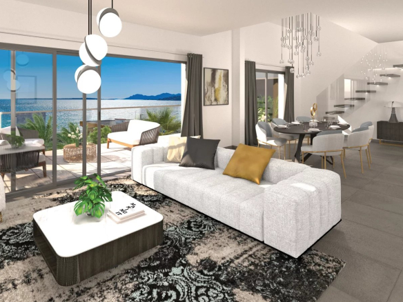 Intérieur d'un penthouse moderne à Juan-les-Pins avec vue sur la mer, salon et salle à manger.
