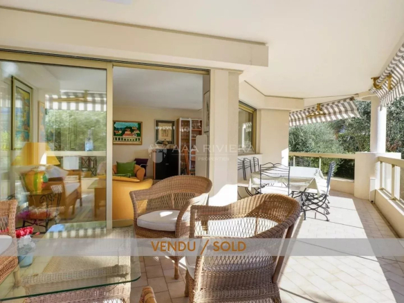 SOLD – Exclusive – Juan les Pins – 3 bright rooms in Residence with swimming pool. Large terrace, garage, caretaker 