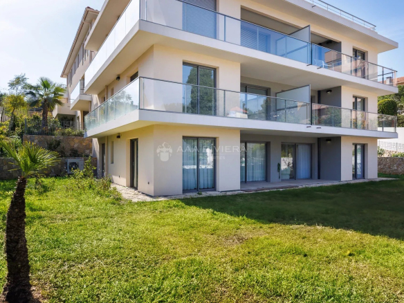 Roquebrune-Cap-Martin-Magnificent new apartment entirely furnished with 5 duplex bedrooms