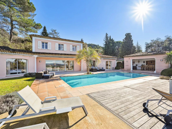 Mouans-Sartoux-near Castellaras-Elegant villa with friends and swimming pool-Panoramic views