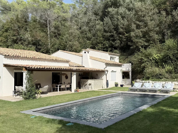 Offer accepted Domaine les Hauts de Saint Paul - Villa Provençale, 5 bedrooms, swimming pool.