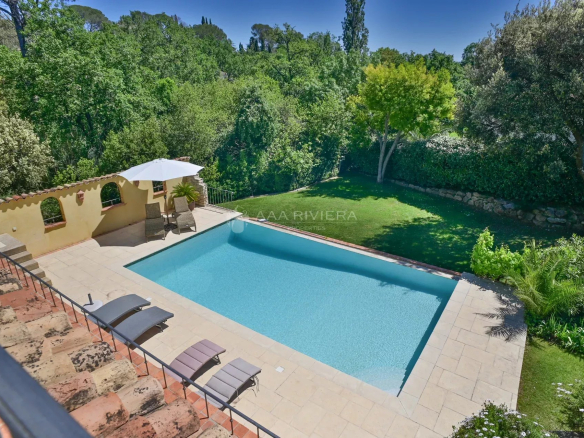 Exclusive - near Saint Raphael - charming Provencal villa in calm near the beaches.