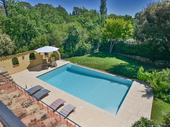 EXCLUSIVITE – PROCHE SAINT RAPHAEL –  Villa Provençale de charme au calme proche des plages.
