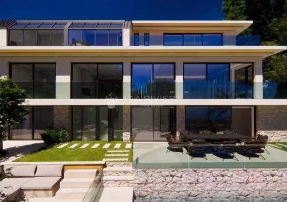 EZE  – proche de Monaco -Villa avec vue mer et superbe piscine.  Projet d’extension et de rénovation accordé