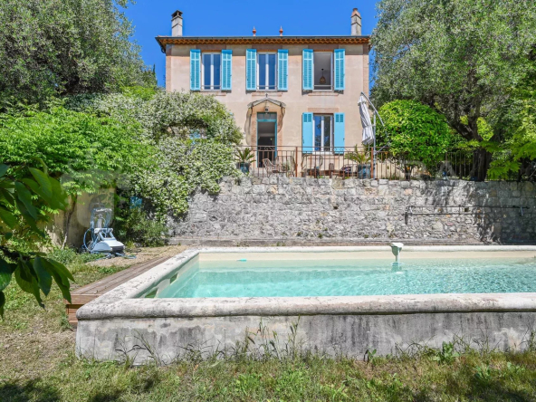 GRASSE -ST JEAN / Maison de charme avec jardin, piscine et studios indépendants