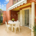 EXCLUSIVITÉ – Saint-Jean-Cap-Ferrat – Appartement traversant 3P en rez-de-jardin, à pieds des plages. Cave.