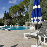 EXCLUSIVITE – CANNES / OXFORD Vaste 3 pièces d’angle, terrasse , piscine et tennis.