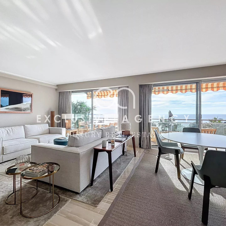 CAP D'ANTIBES – Charming 120 m² villa a stone's throw from the beach.