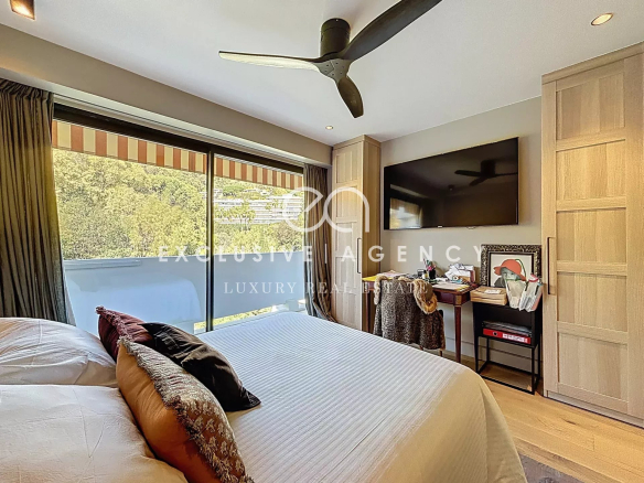 Room in a modern apartment with sea view in Cannes Eden, Golfe-Juan.