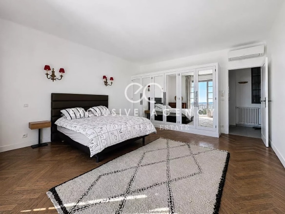 Chambre spacieuse avec lit double et vue sur la mer à Cannes, appartement de 102m².