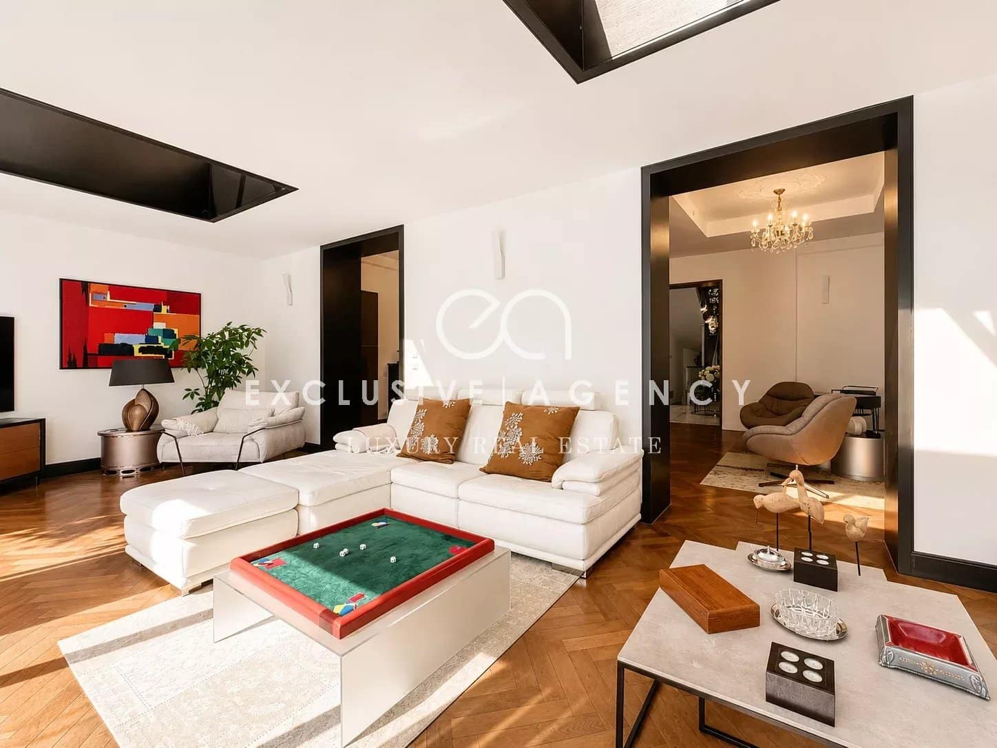 Living room of a bourgeois house in Cannes Interior of a renovated bourgeois house with a bright and modern living room in Cannes.