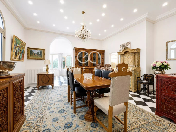 Interior of a villa in Cannes with elegant dining room and refined decoration.