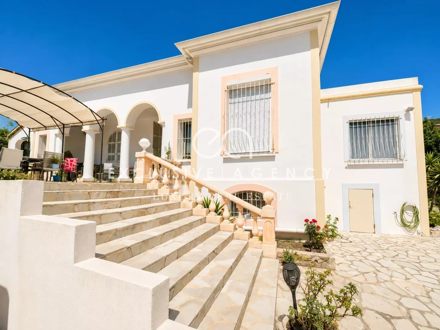 Villa for sale in Cannes Villa in Cannes with stairs and garden, sea view
