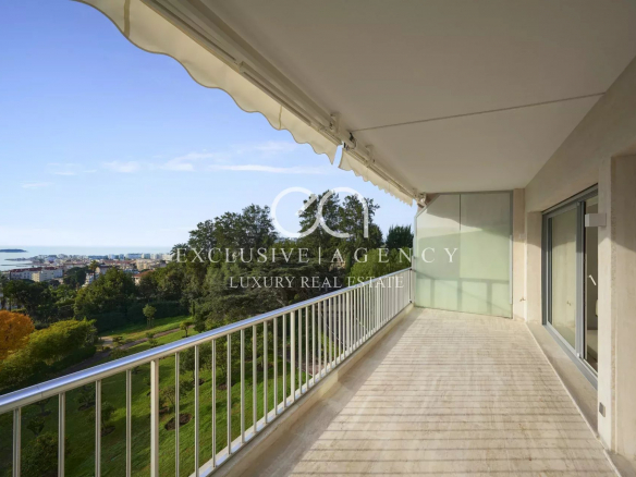 CANNES CALIFORNIE APPARTEMENT 4 PIECES DE 119M² AVEC VUE MER GARAGE ET CAVE