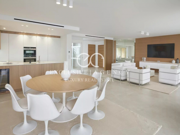 CANNES CALIFORNIE APPARTEMENT 143M² AVEC TOIT TERRASSE GARAGE ET CAVE