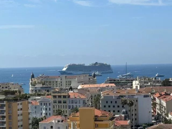 Cannes Gallia Montfleury-Vue mer panoramique pour ce magnifique 4 pièces -50m2 d’extèrieur dans une Résidence de renom à 5 min à pieds de la rue d’Antibes