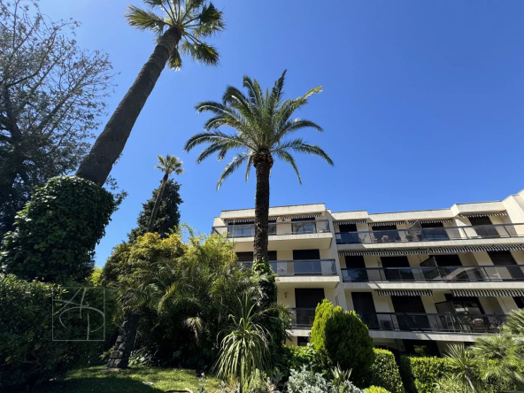 Cannes Montrose dans l une des plus belles résidences du secteur avec parc piscine et tennis superbe 3 pièces d’angle avec 2 belles terrasses