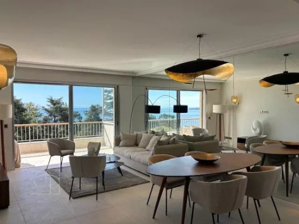 Cannes Californie splendide  appartement 3 chambres vue mer panoramique dans une résidence de luxe sécurisée avec piscine, golf, tennis, parc .