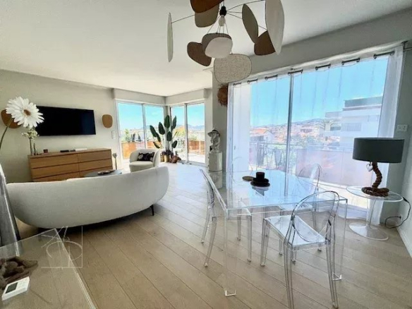 Exclusively last floor cannes Montfleury very beautiful 3p entirely new viewed view