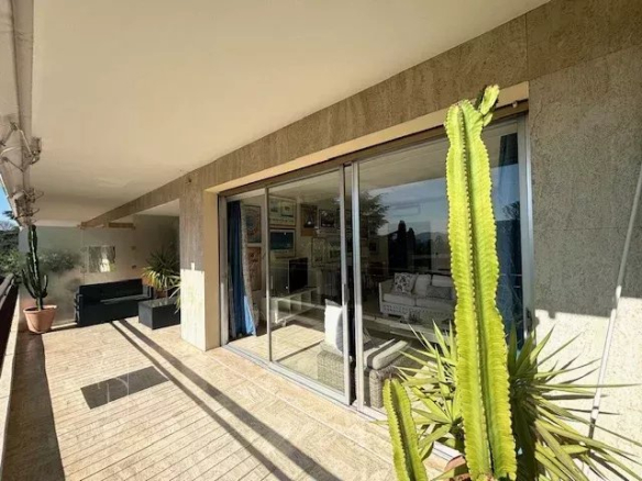 CANNES MONTFLEURY Lumineux 3 pièces traversant au calme absolu dans une petite copropriété à 15minutes à pied du centre ville