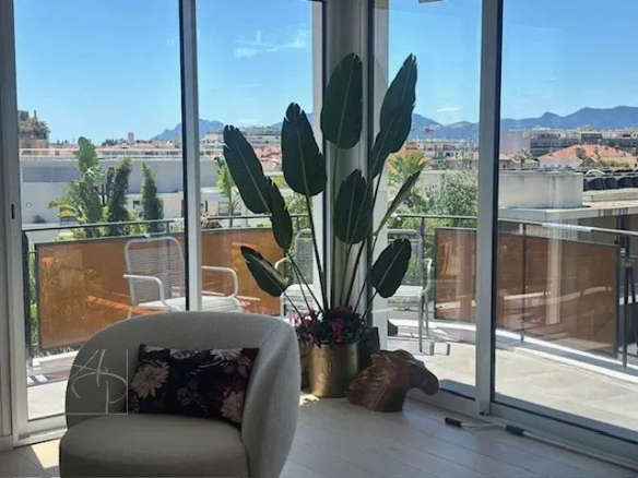 Exclusive top floor Cannes Montfleury. Beautiful, brand new 2-bedroom apartment with unobstructed views