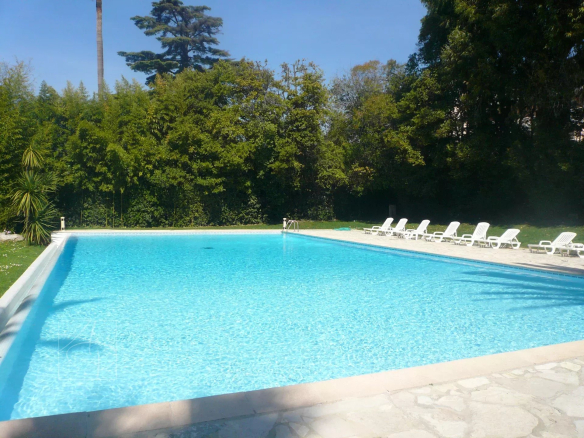 Cannes Montrose dans l une des plus belles résidences du secteur avec parc piscine et tennis superbe 3 pièces d’angle avec 2 belles terrasses