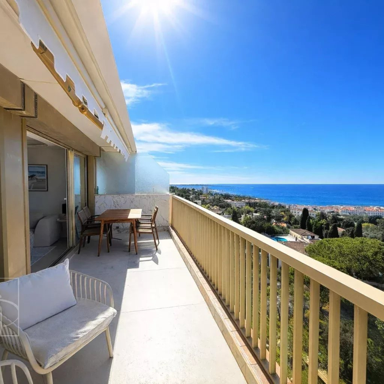 CANNES LOCATION MEUBLÉE À L’ANNÉE APPARTEMENT 6 PIÈCES 233m² – TERRASSE 36m²