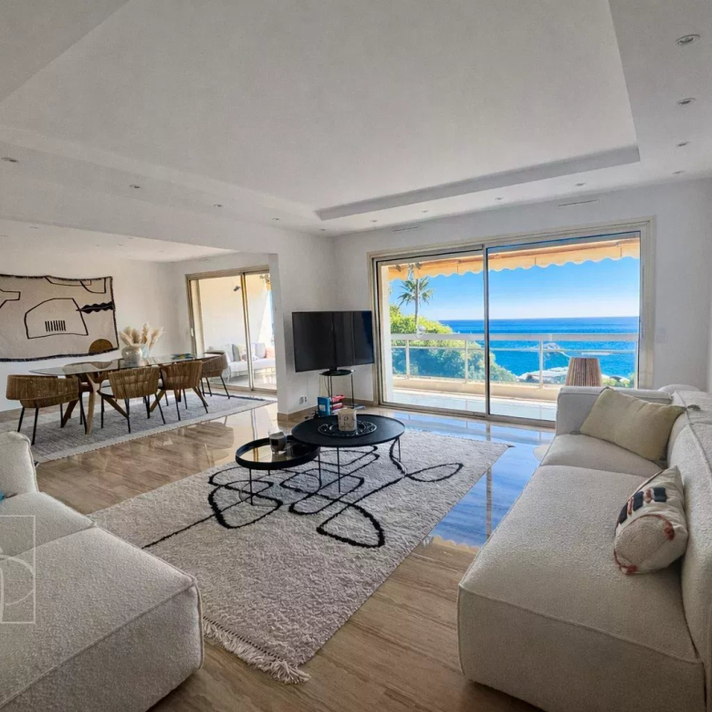 SOUS OFFRE D’ACHAT-VUE MER FEERIQUE POUR CE BEAU 3 PIECES DANS L UNE DES PLUS BELLES RESIDENCES DE CANNES BASSE CALIFORNIE