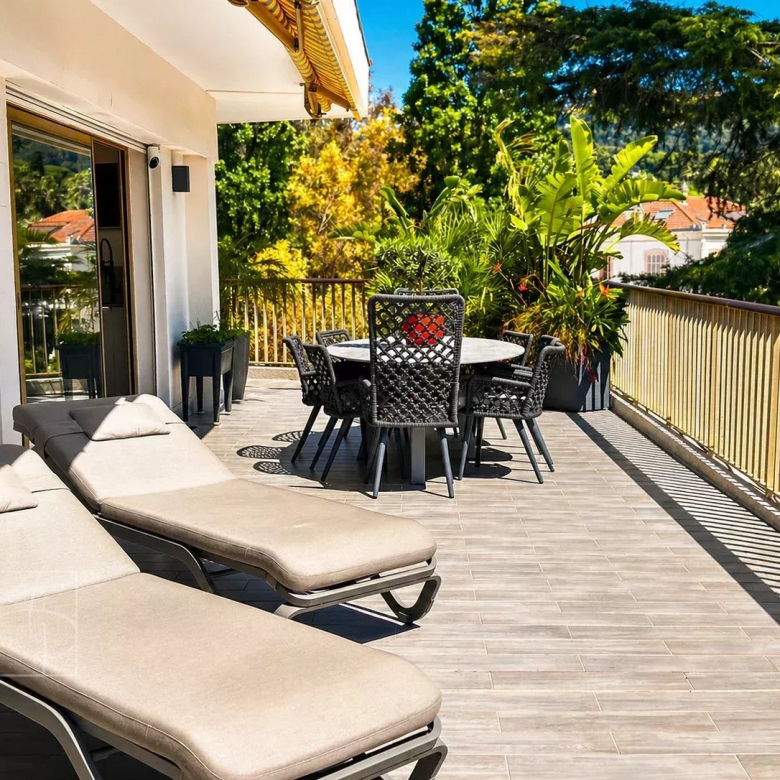 EXCLUSIVE - CAP D'ANTIBES - RARE - Superb 101m2 apartment with a large terrace in an exceptional residence