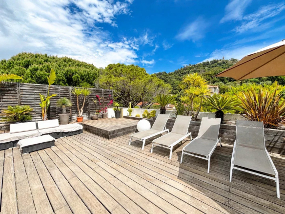 En co-exclusivité Cannes Montfleury Superbe Penthouse dans petite copropriété avec piscine