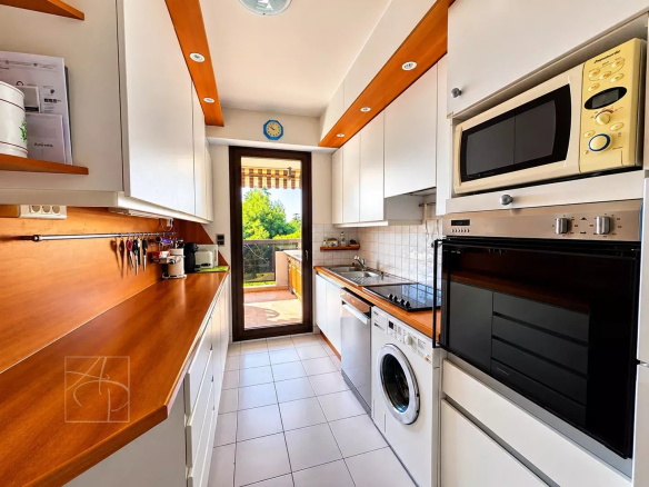 Modern kitchen with integrated appliances, view of the outside from the window.